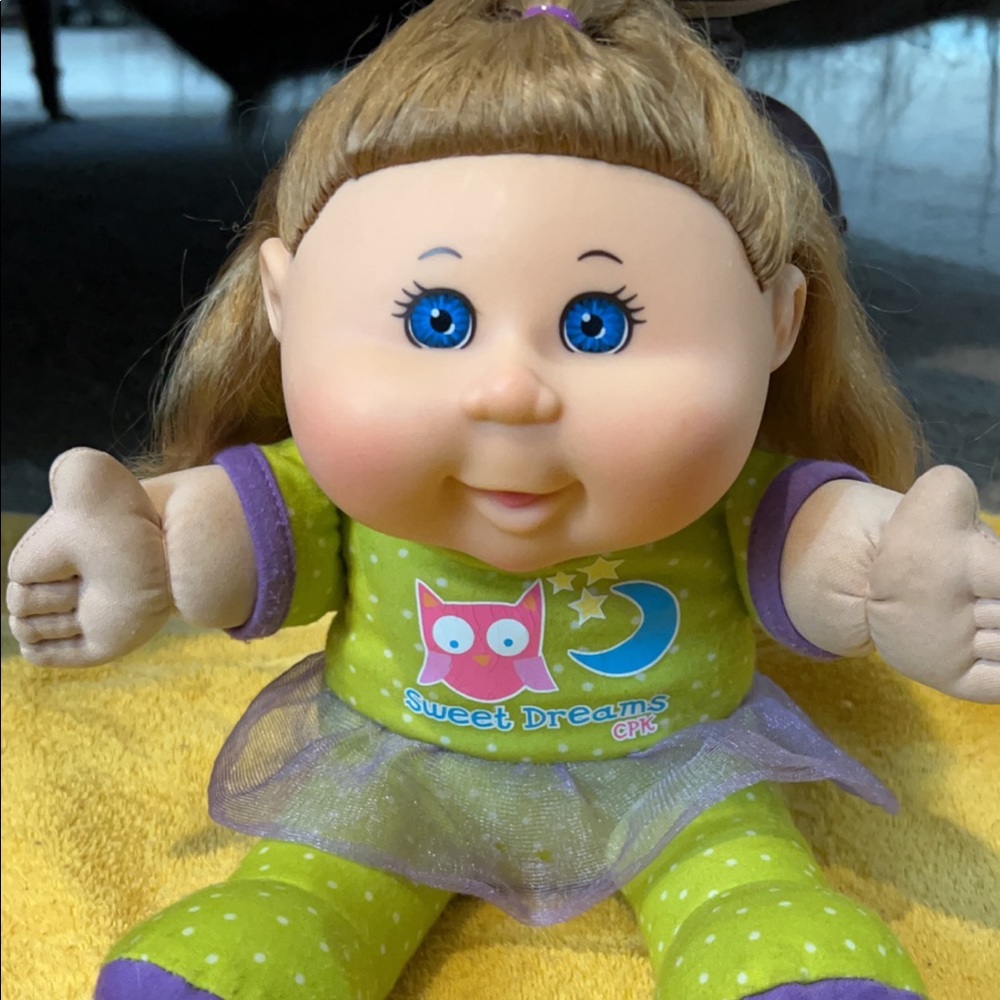 2011 Sweet Dreams Cabbage Patch Doll. 2011 OAA, INC JAKKS CHINA PA-11NH.